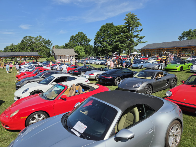 A shot of the Porsche group, well attended. I should have taken more pics as I don't even have one of the VWs. There was only one splitty- a twin to my Bus 1.
