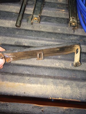 Elongated hole in the pedal