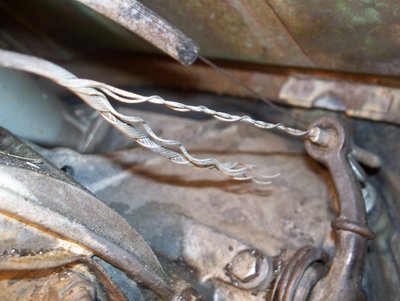 002.JPG (928.9 KiB) Viewed 3490 times one strand away from disaster