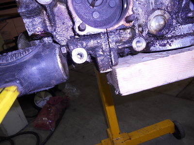 Close-up of split.  Notice the nut on the stud to prevent damaged threads.